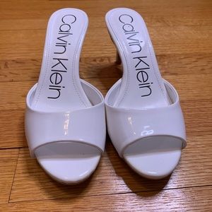 WHITE OPEN-TOED Mules! CALVIN KLEIN - Cute 👠 Size 6.5 - NEW WITHOUT TAG